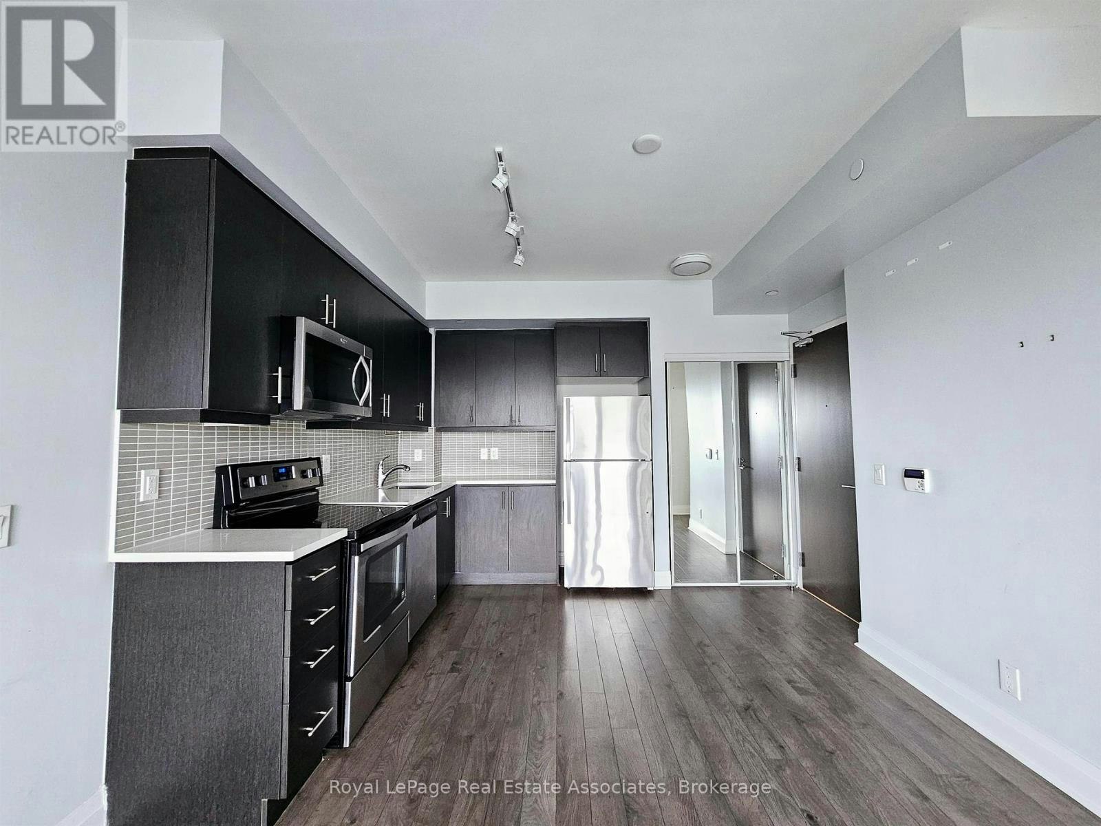 1810-15 Zorra Street, Toronto, ON, M8Z 0C1 - 3