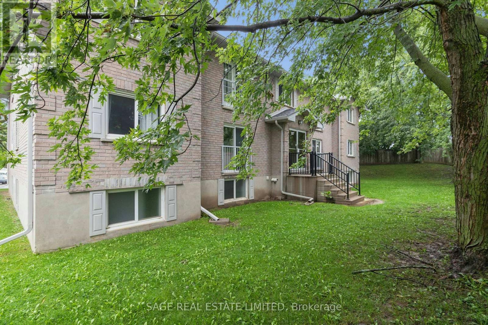 10-327 Northlake Drive, Waterloo, ON, N2V 1Z1 - 3