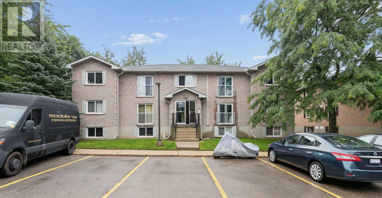 10-327 Northlake Drive, Waterloo, ON, N2V 1Z1 - 2