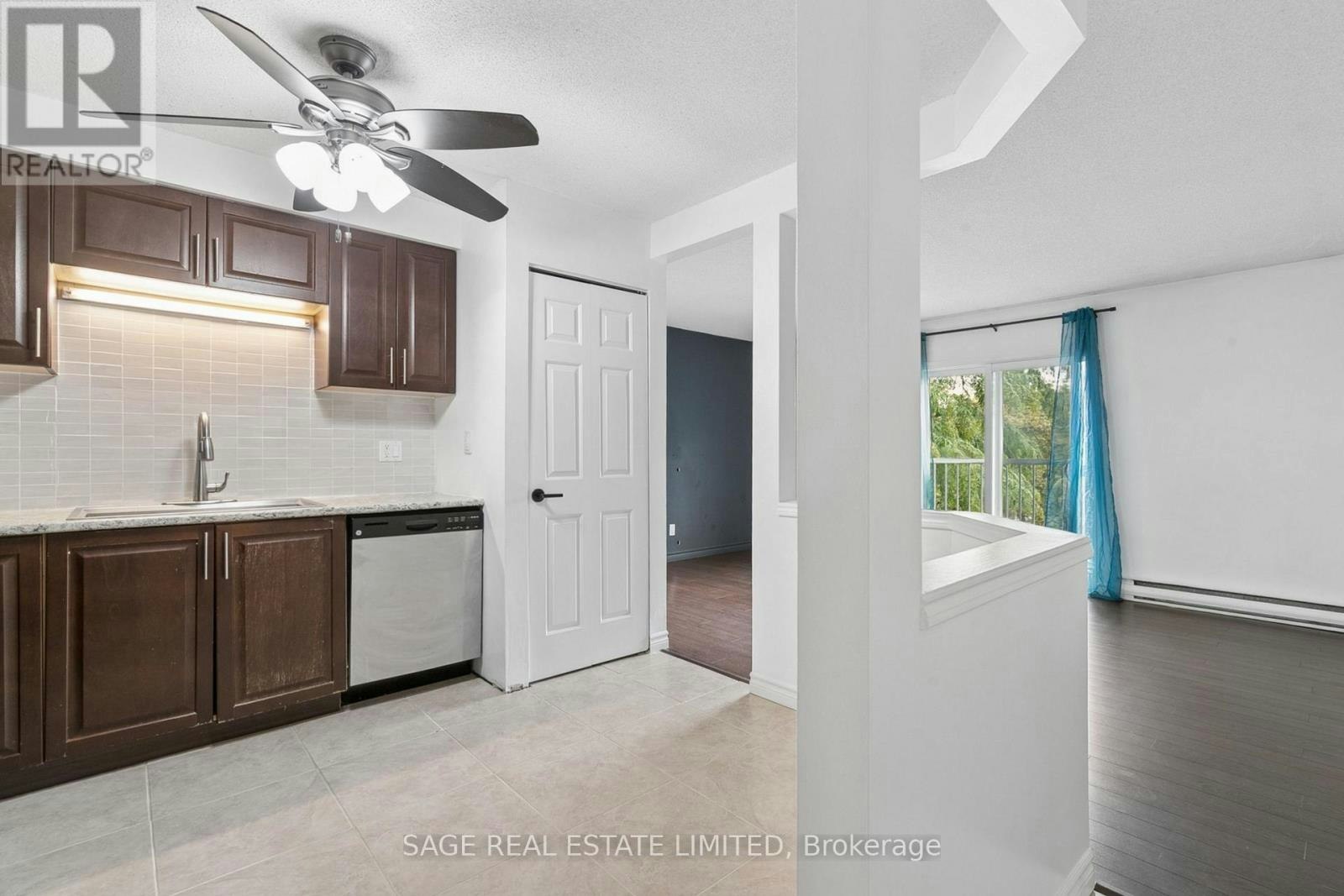 10-327 Northlake Drive, Waterloo, ON, N2V 1Z1 - 4