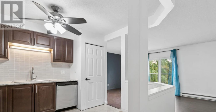 10-327 Northlake Drive, Waterloo, ON, N2V 1Z1 - 4