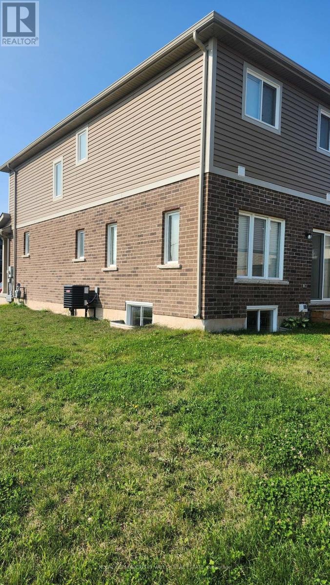 4 Sycamore Street, Welland, ON, L3C 0H8 - 3