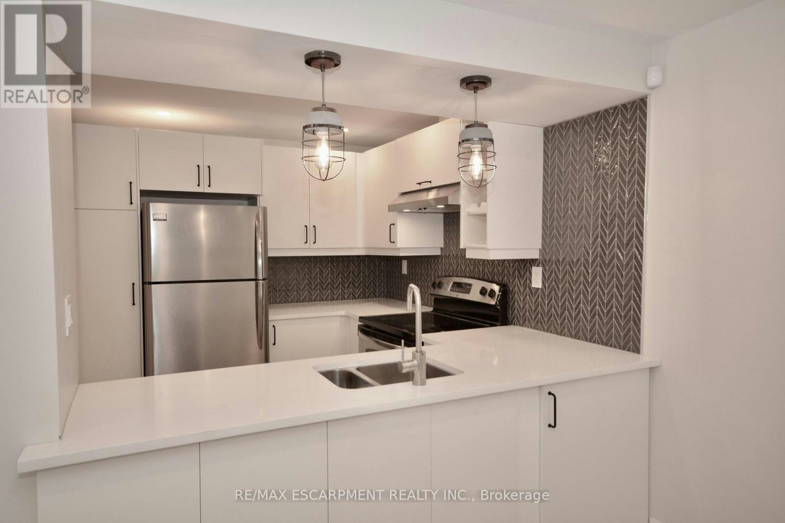 LOWER-17 Inverness Avenue W, Hamilton, ON, L9C 1A1 - 3