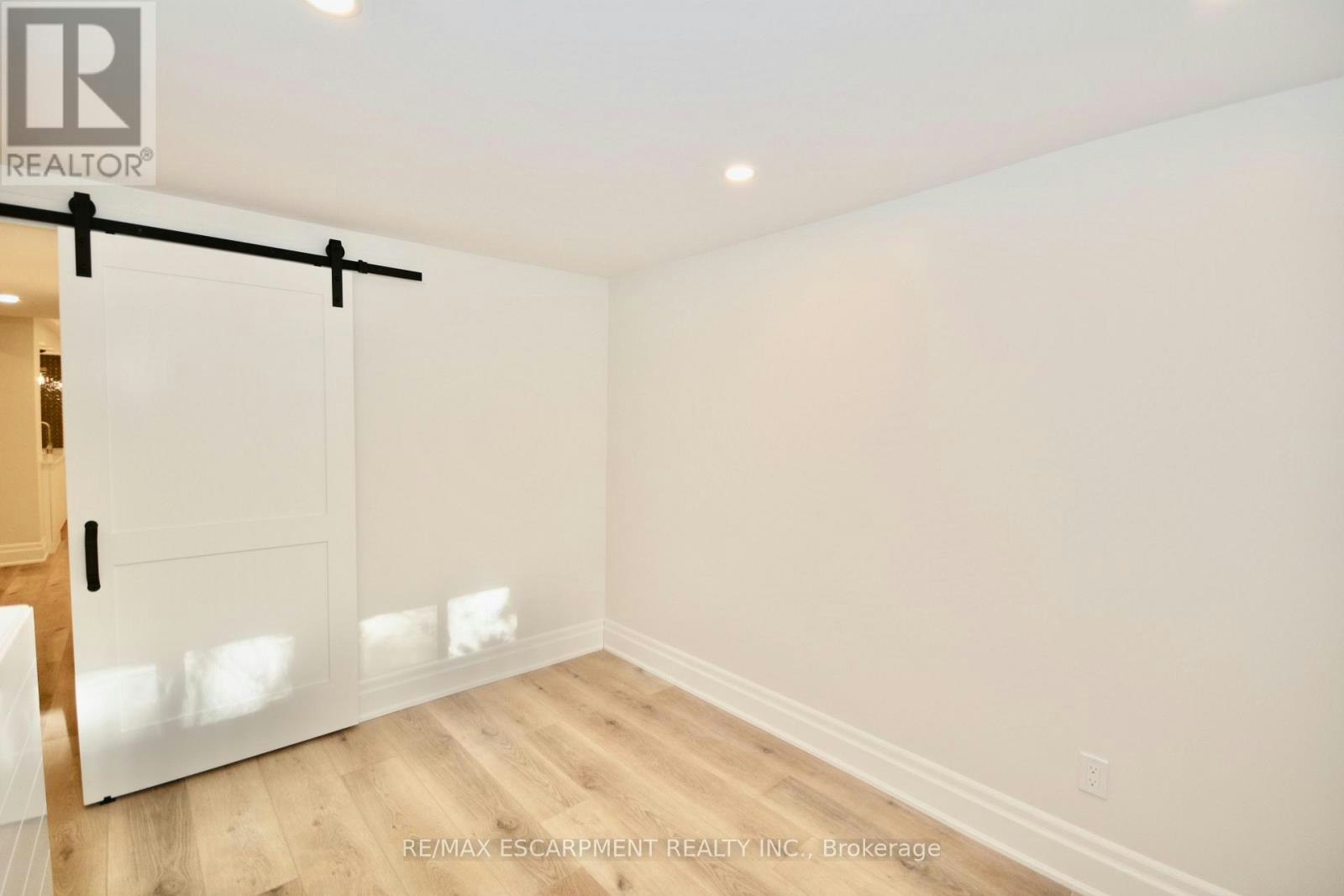 LOWER-17 Inverness Avenue W, Hamilton, ON, L9C 1A1 - 9