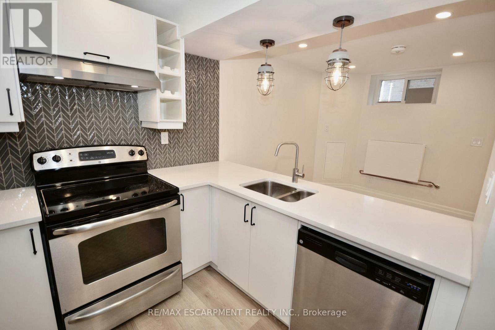 LOWER-17 Inverness Avenue W, Hamilton, ON, L9C 1A1 - 6