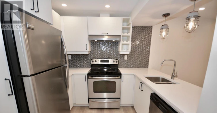 LOWER-17 Inverness Avenue W, Hamilton, ON, L9C 1A1 - 4