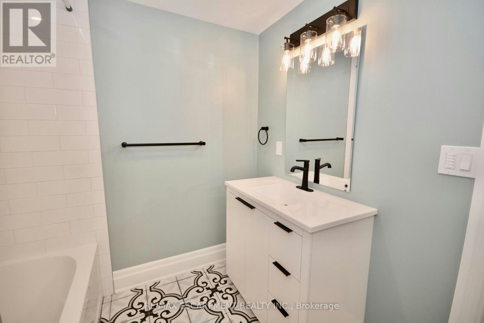LOWER-17 Inverness Avenue W, Hamilton, ON, L9C 1A1 - 12