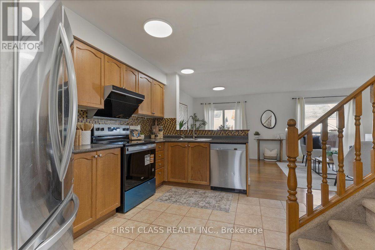 724 Angler Way, Waterloo, ON, N2K 4L6 - 2