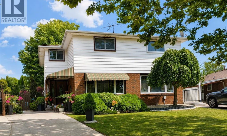 9870 Lynngrove