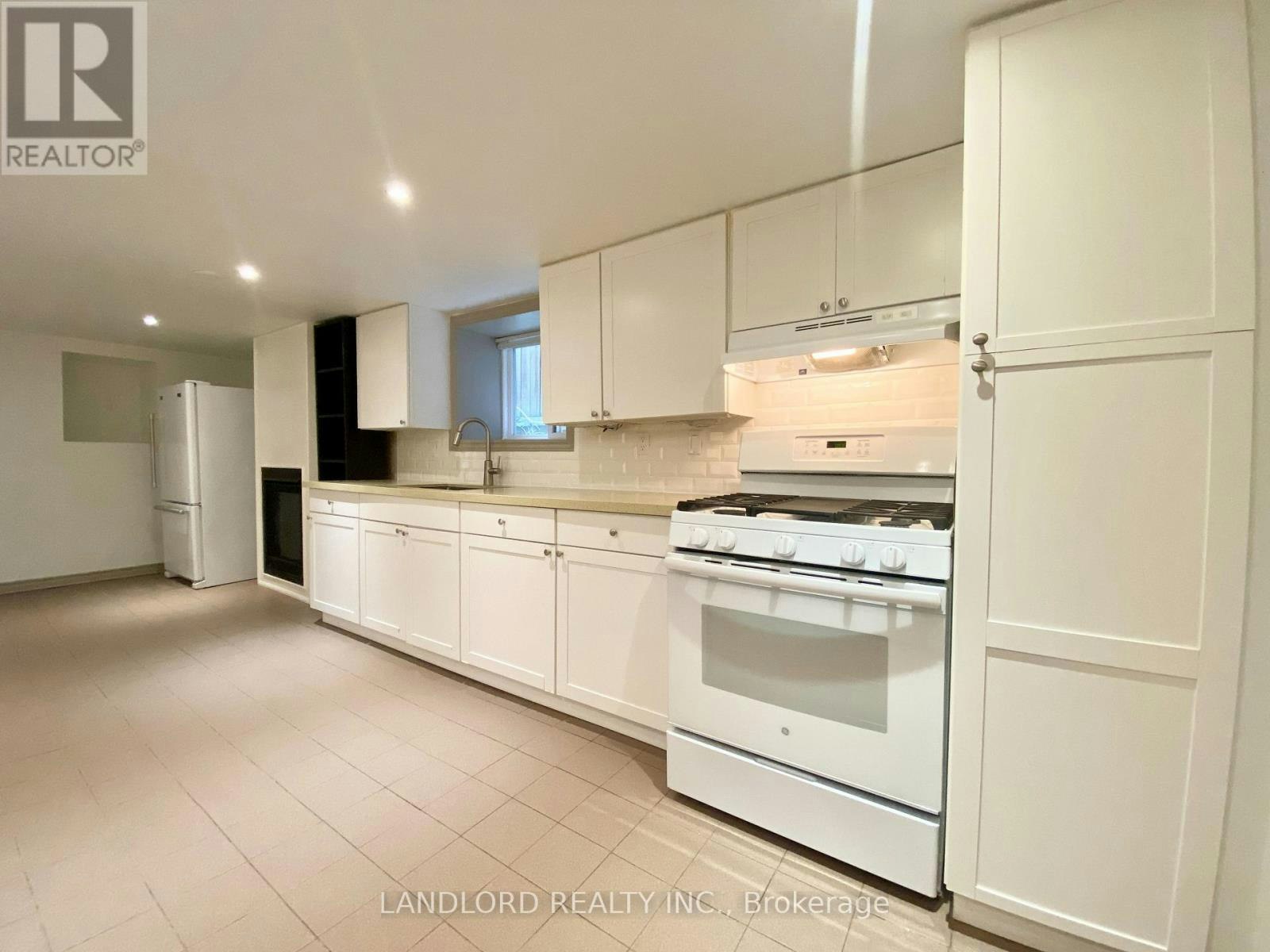 5-209 Madison Avenue, Toronto, ON, M5R 2S6 - 2
