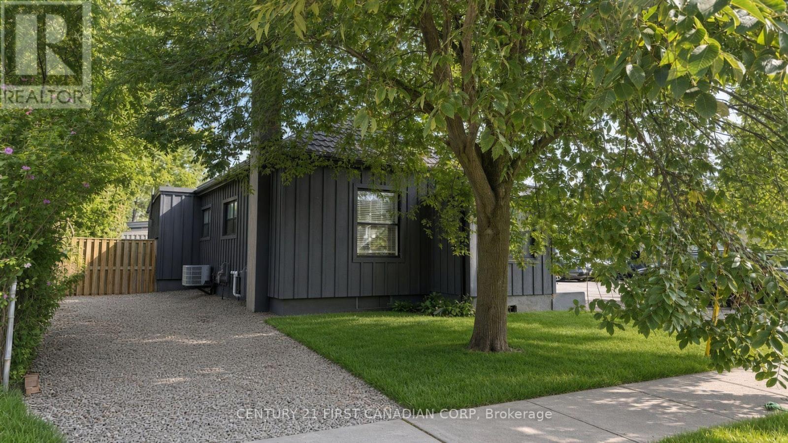 4 Elmwood Place, London, ON, N6J 1J2 - 4