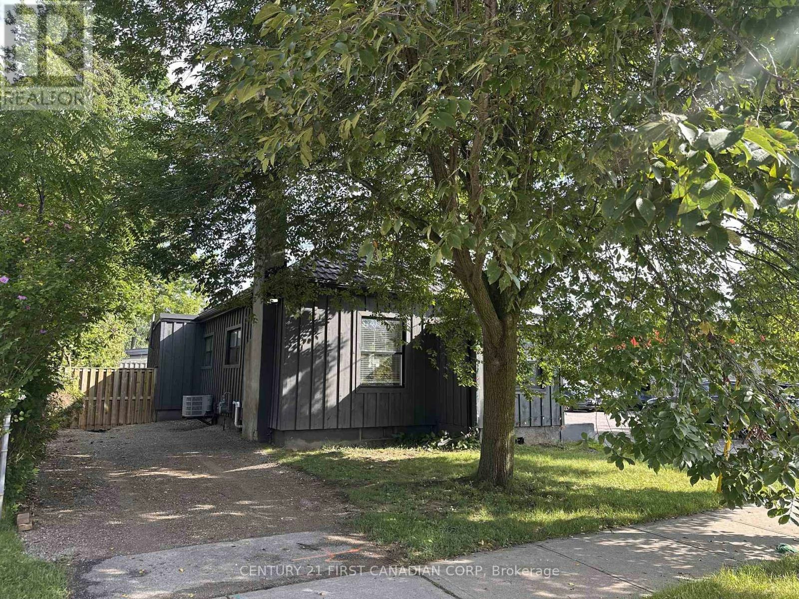 4 Elmwood Place, London, ON, N6J 1J2 - 2