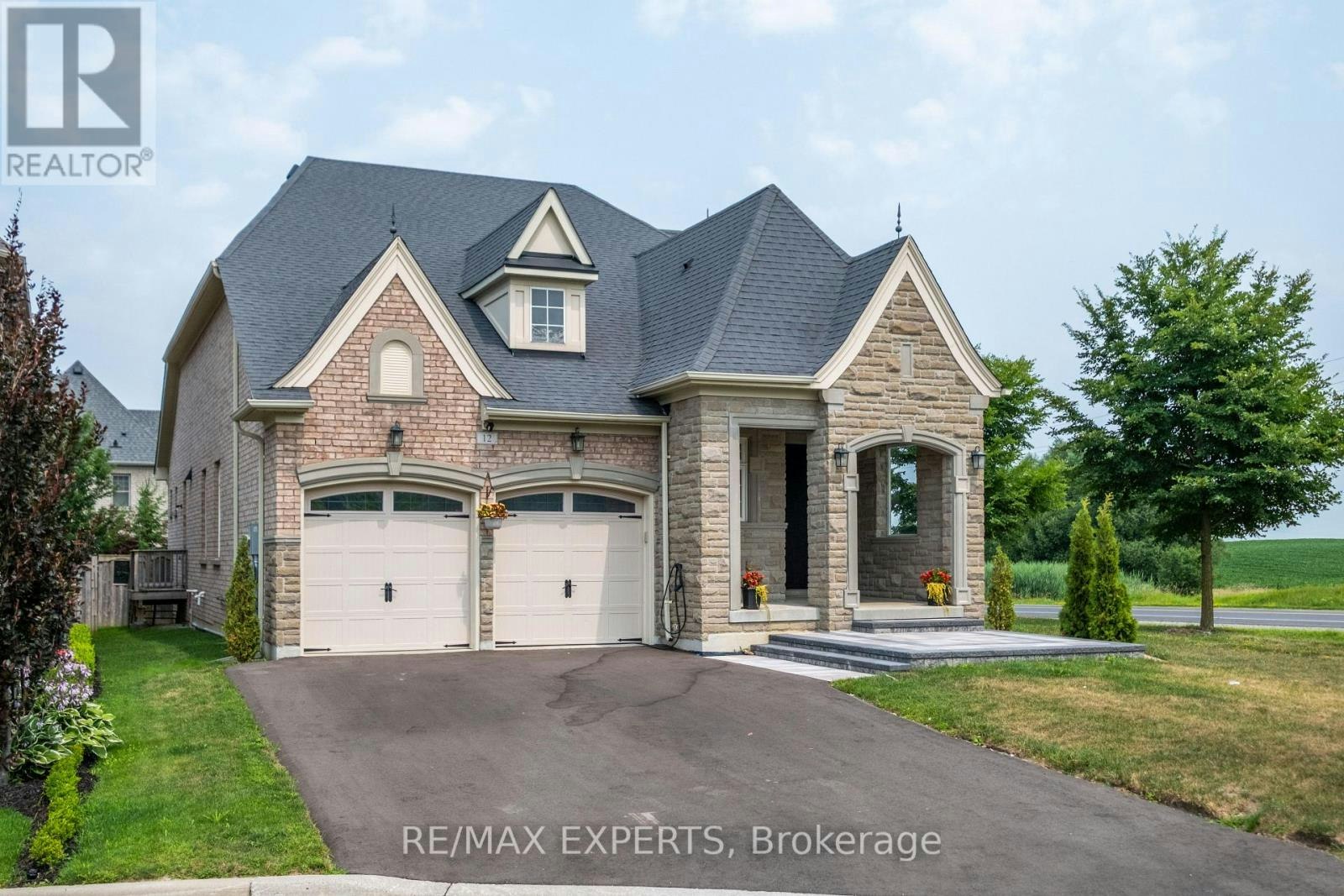 12 Valley Point Crescent, King, ON, L7B 0B7 - 2