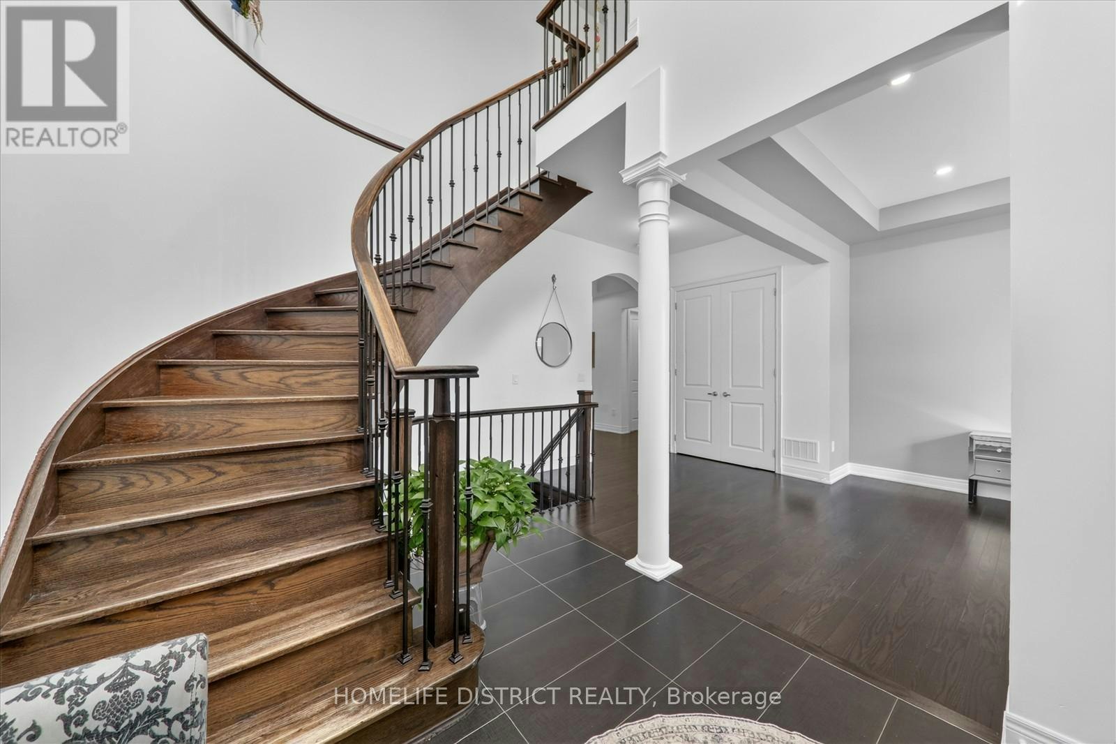 210 Cannes Avenue, Vaughan, ON, L4L 8L1 - 4