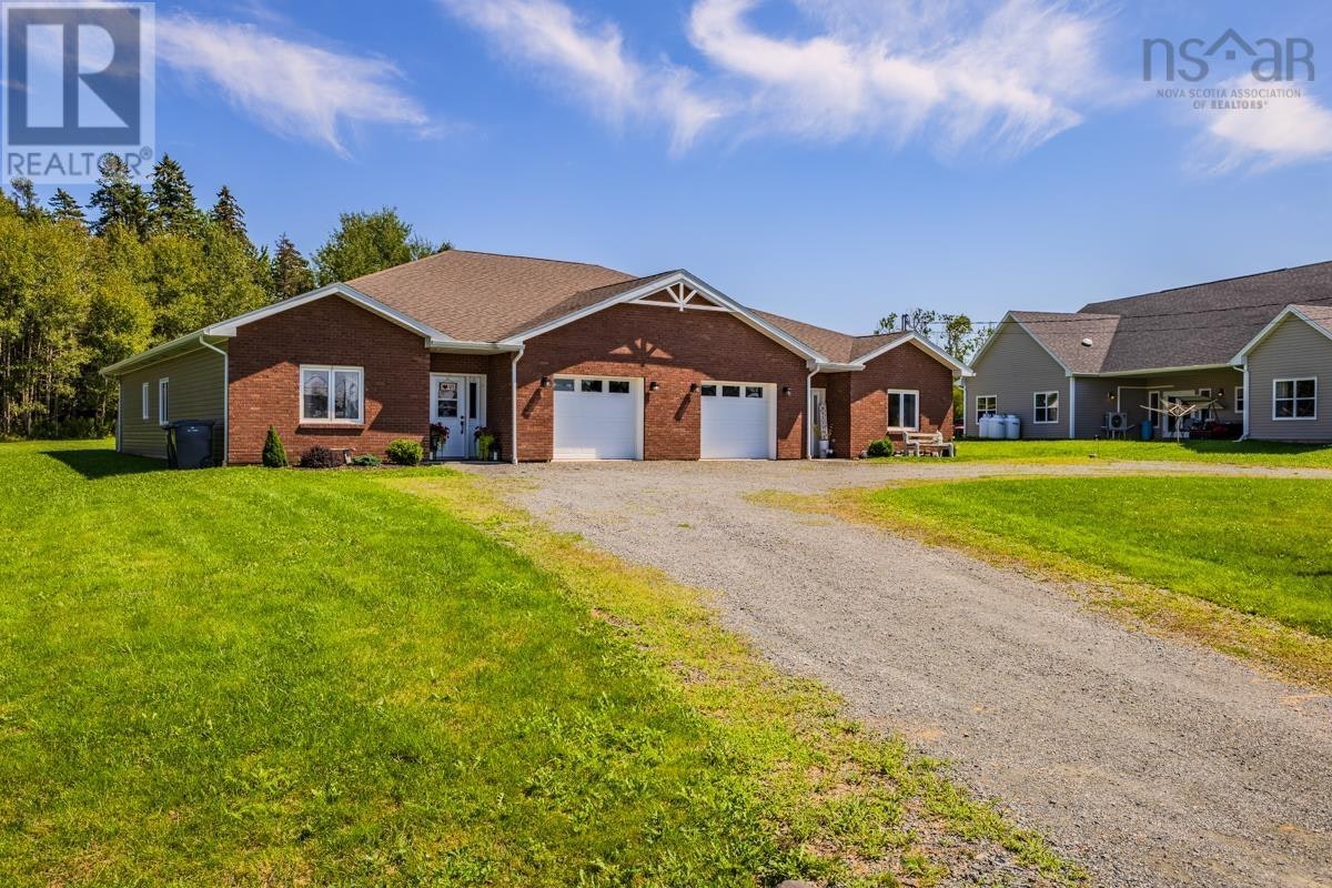144-146 Village Line Avenue, Valley, NS, B2N 0J3
