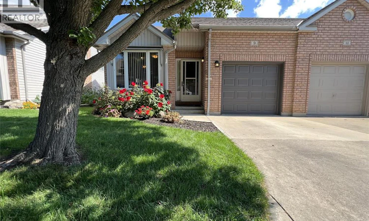 9 Erie Glen Crescent