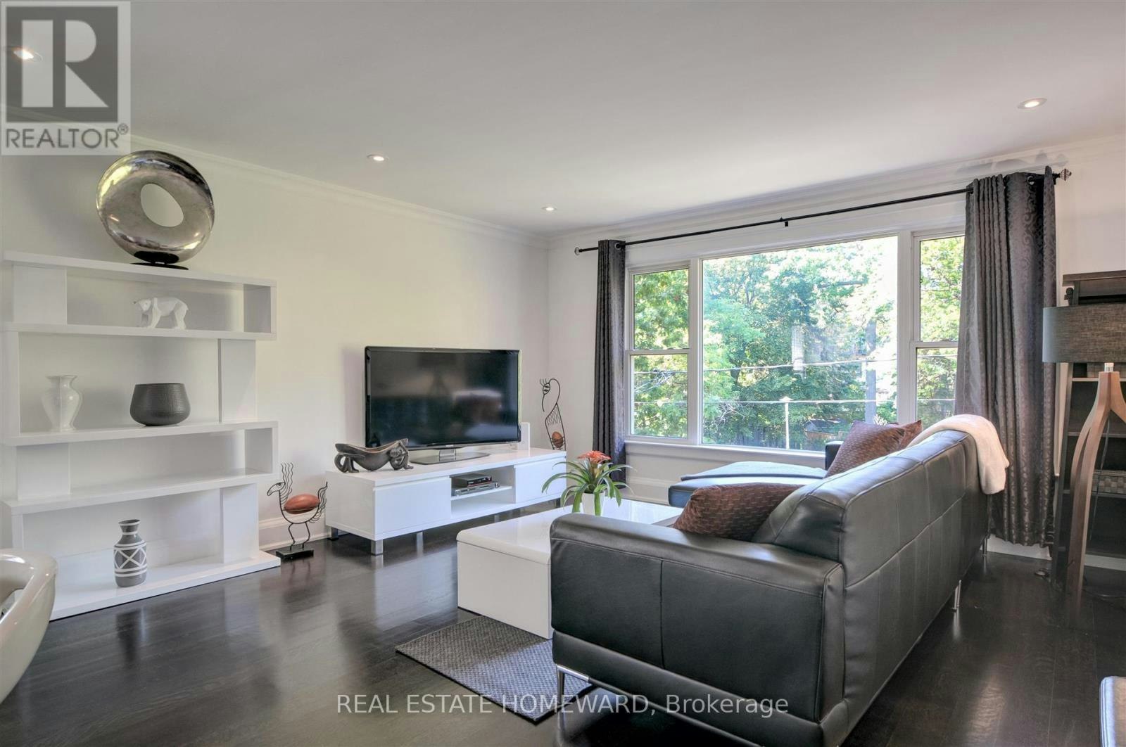 MAIN FLOOR-21 Love Crescent, Toronto, ON, M4E 1V6 - 4