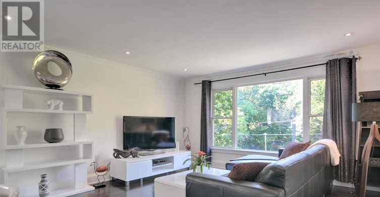 MAIN FLOOR-21 Love Crescent, Toronto, ON, M4E 1V6 - 4