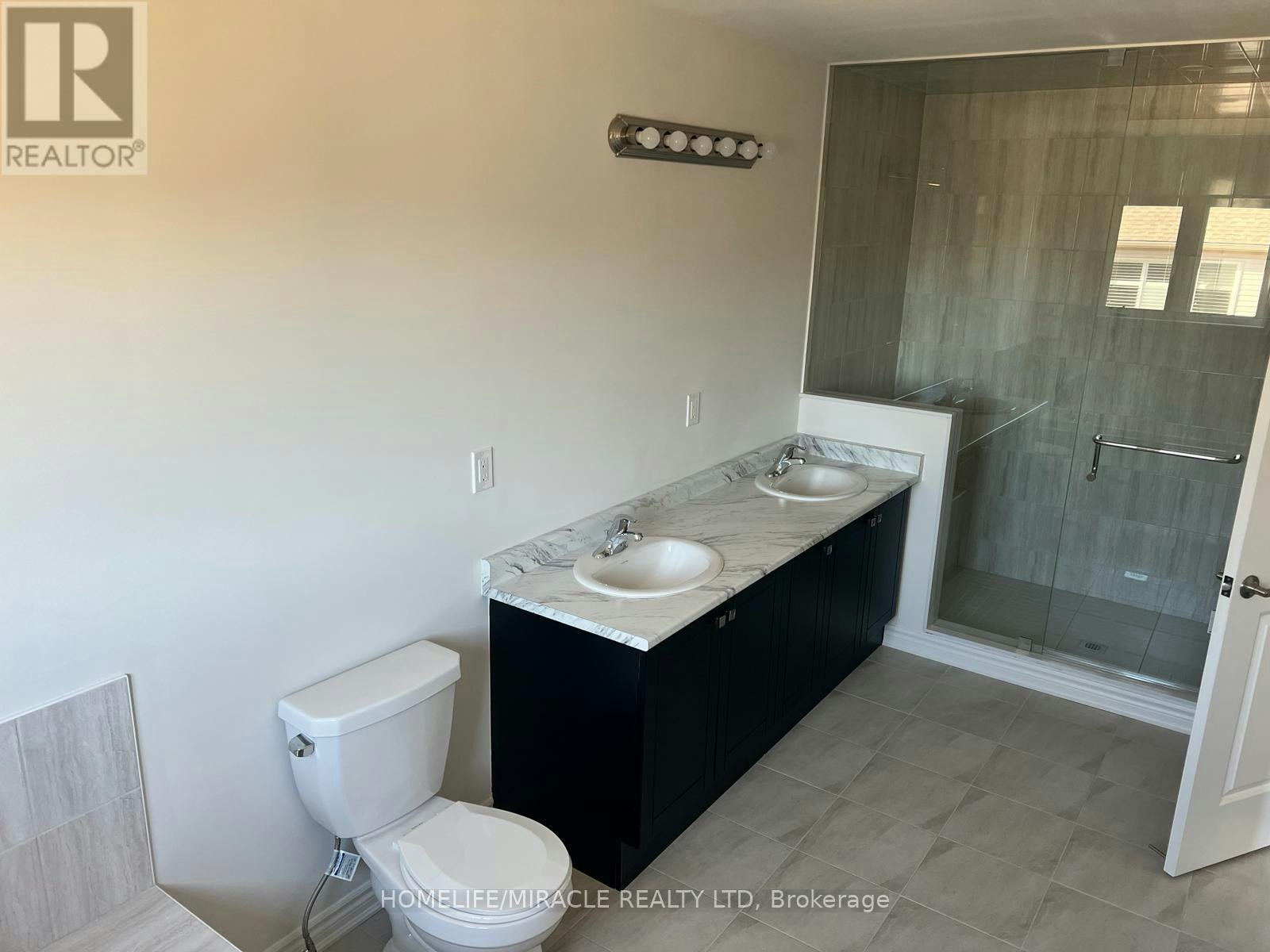 11 Sapphire Way, Thorold, ON, L2V 0L4 - 12
