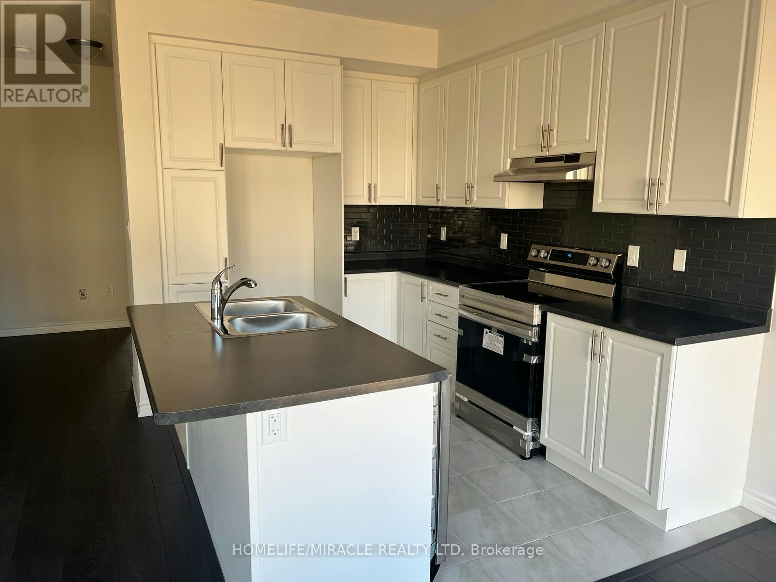 11 Sapphire Way, Thorold, ON, L2V 0L4 - 4