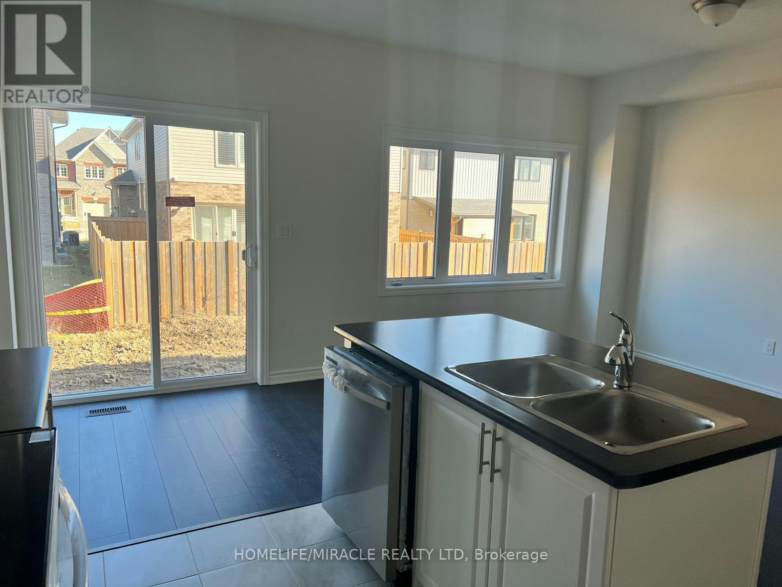 11 Sapphire Way, Thorold, ON, L2V 0L4 - 5
