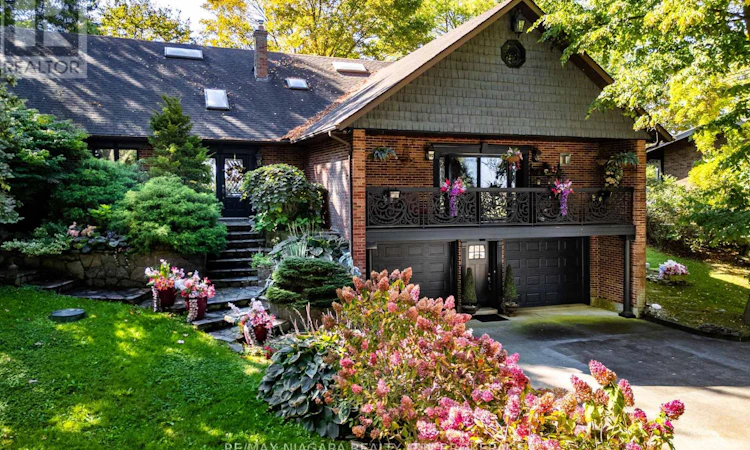 735 Lakeshore Road E