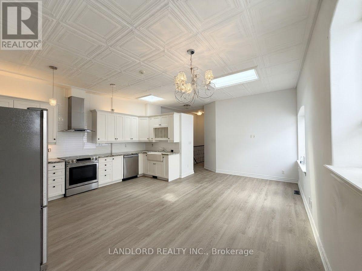 UPR. FR-385 Jane Street, Toronto, ON, M6S 3Z3 - 5