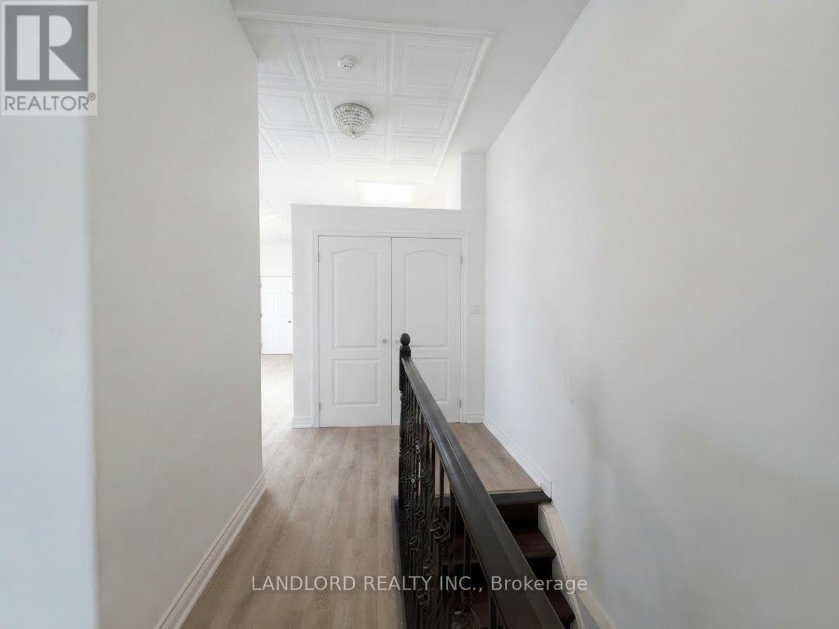 UPR. FR-385 Jane Street, Toronto, ON, M6S 3Z3 - 25