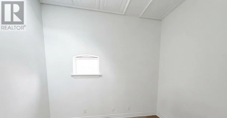 UPR. FR-385 Jane Street, Toronto, ON, M6S 3Z3 - 12