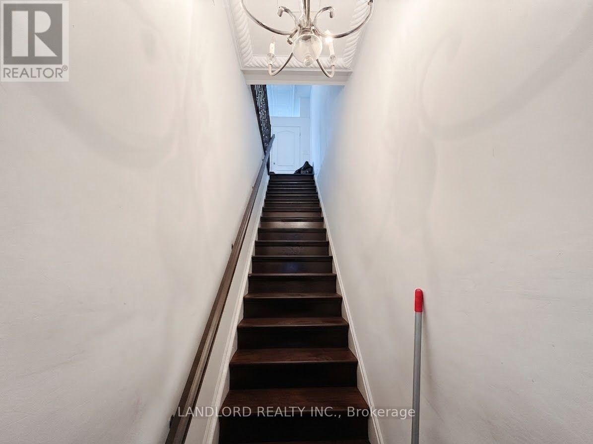 UPR. FR-385 Jane Street, Toronto, ON, M6S 3Z3 - 27