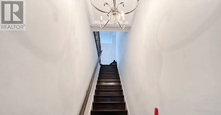 UPR. FR-385 Jane Street, Toronto, ON, M6S 3Z3 - 27