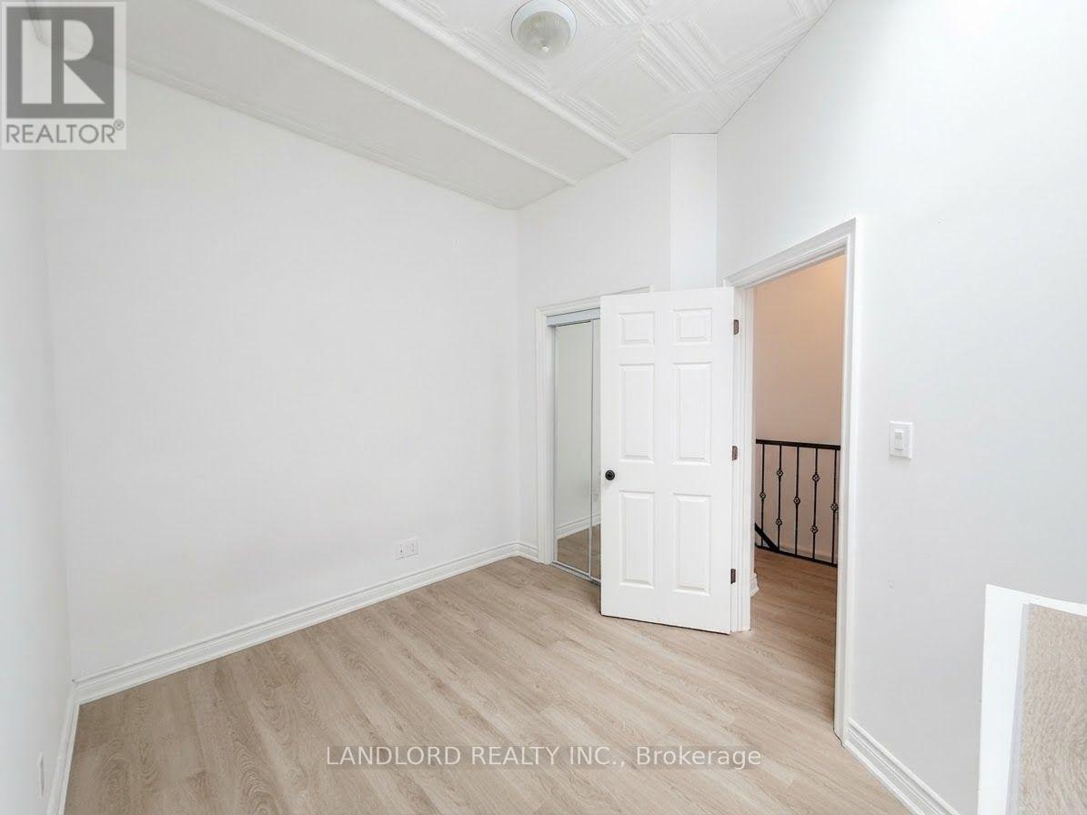 UPR. FR-385 Jane Street, Toronto, ON, M6S 3Z3 - 15