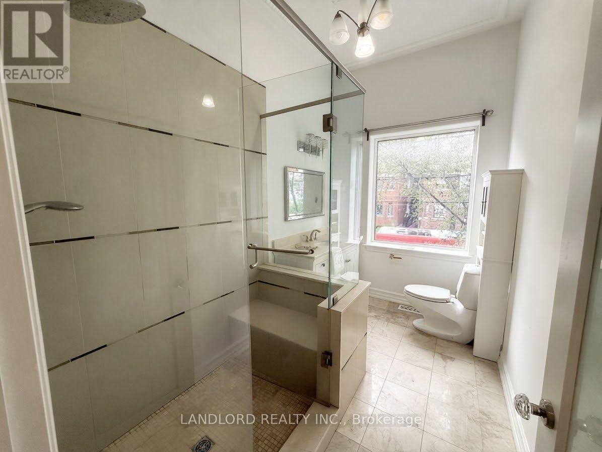 UPR. FR-385 Jane Street, Toronto, ON, M6S 3Z3 - 17
