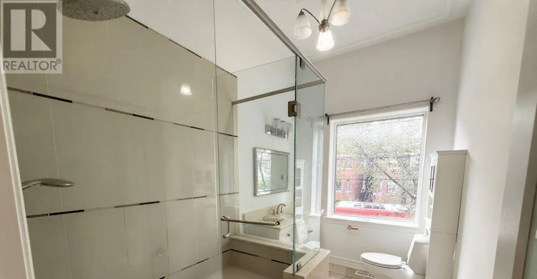 UPR. FR-385 Jane Street, Toronto, ON, M6S 3Z3 - 17