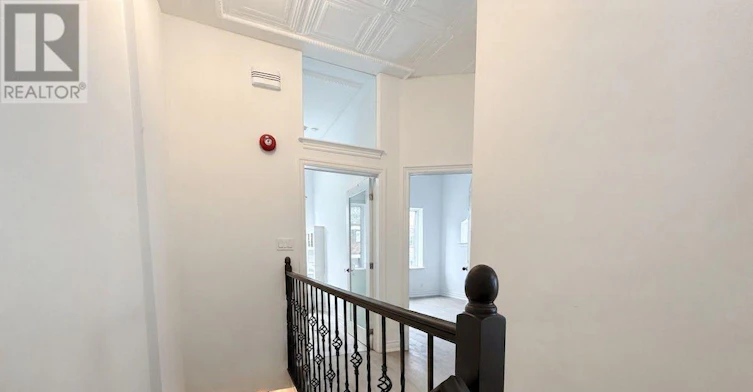 UPR. FR-385 Jane Street, Toronto, ON, M6S 3Z3 - 26