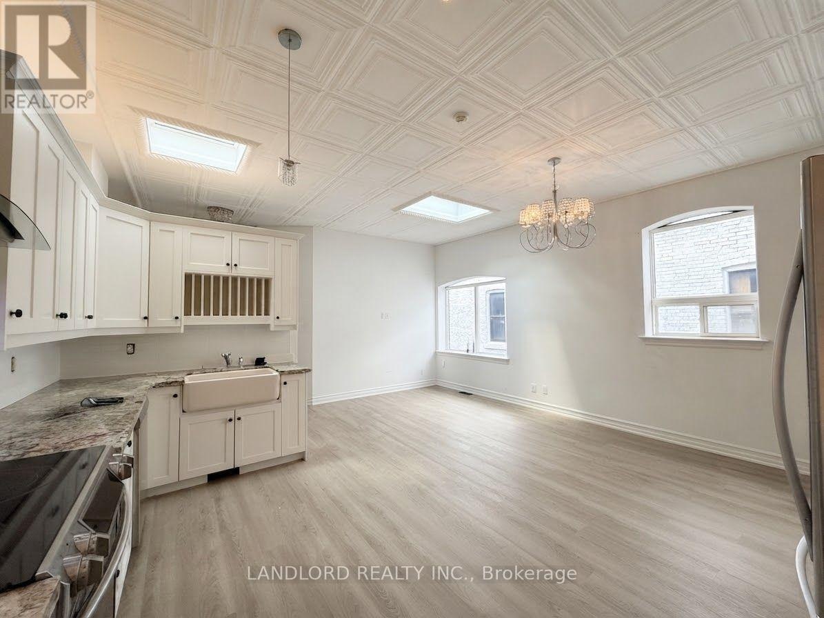 UPR. FR-385 Jane Street, Toronto, ON, M6S 3Z3 - 7