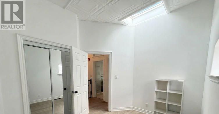 UPR. FR-385 Jane Street, Toronto, ON, M6S 3Z3 - 14
