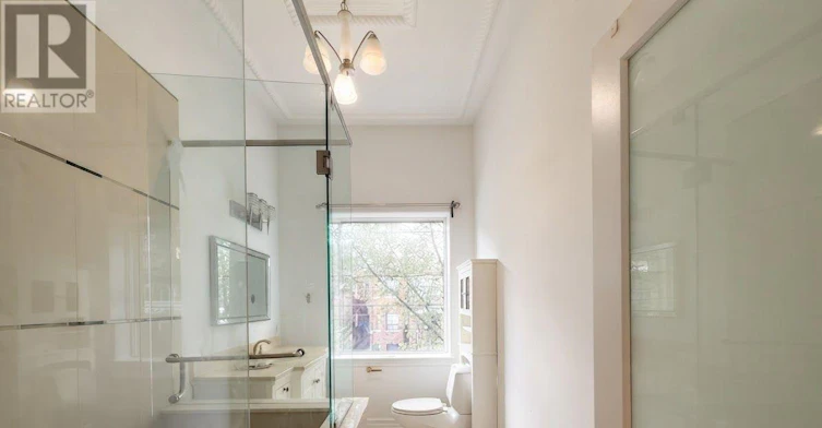 UPR. FR-385 Jane Street, Toronto, ON, M6S 3Z3 - 16