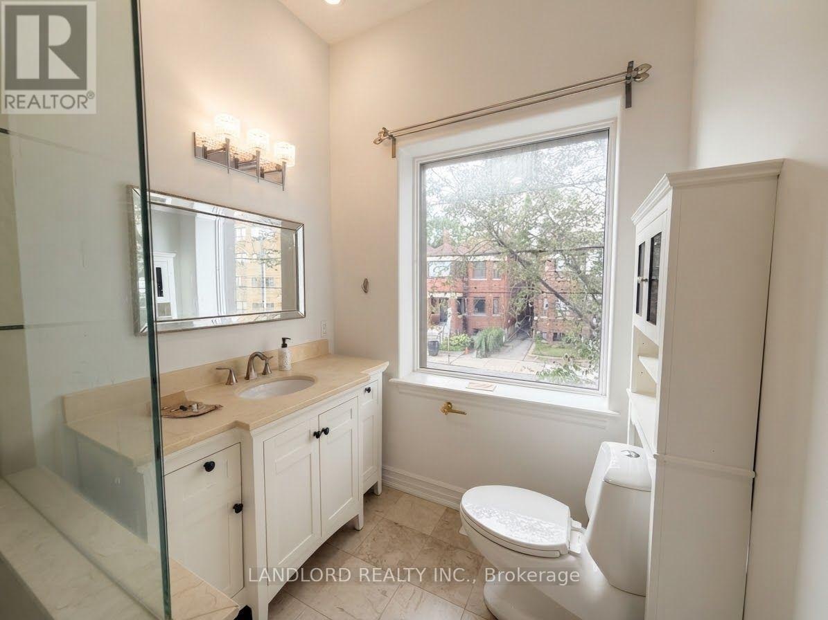UPR. FR-385 Jane Street, Toronto, ON, M6S 3Z3 - 18