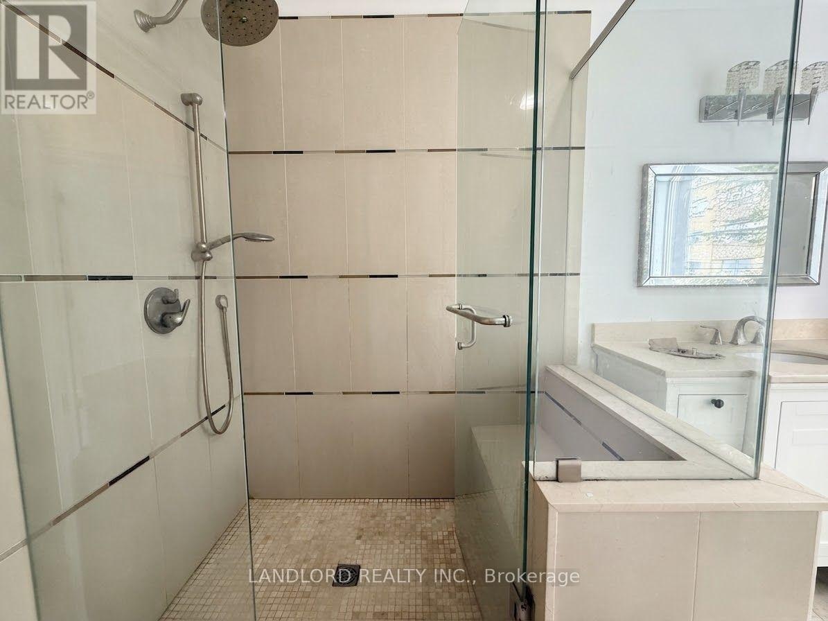 UPR. FR-385 Jane Street, Toronto, ON, M6S 3Z3 - 19