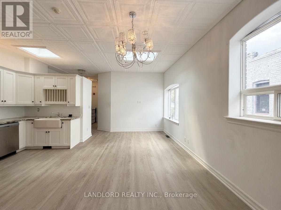 UPR. FR-385 Jane Street, Toronto, ON, M6S 3Z3 - 6