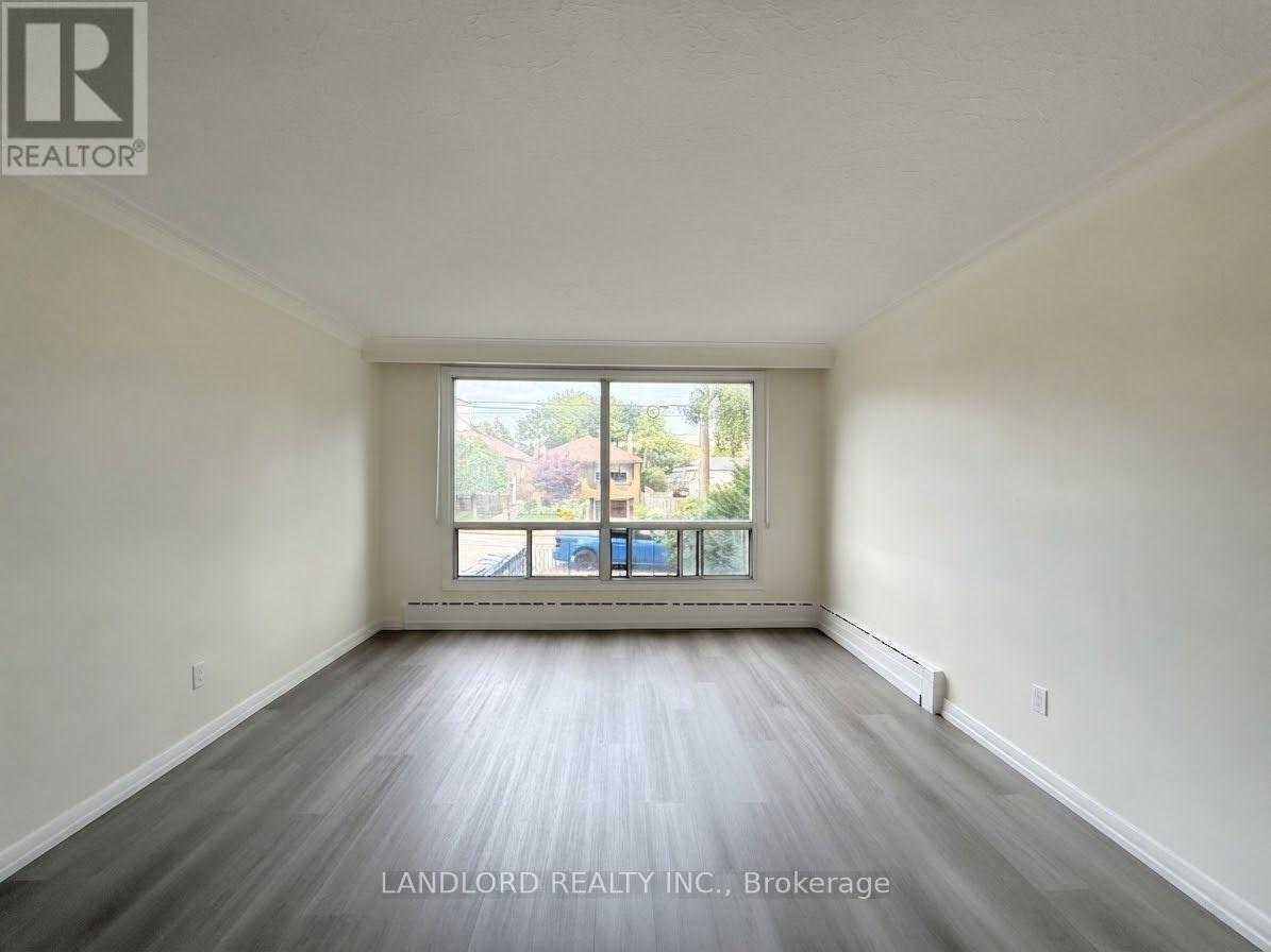 MAIN-46 Montcalm Avenue, Toronto, ON, M6E 4N7 - 4