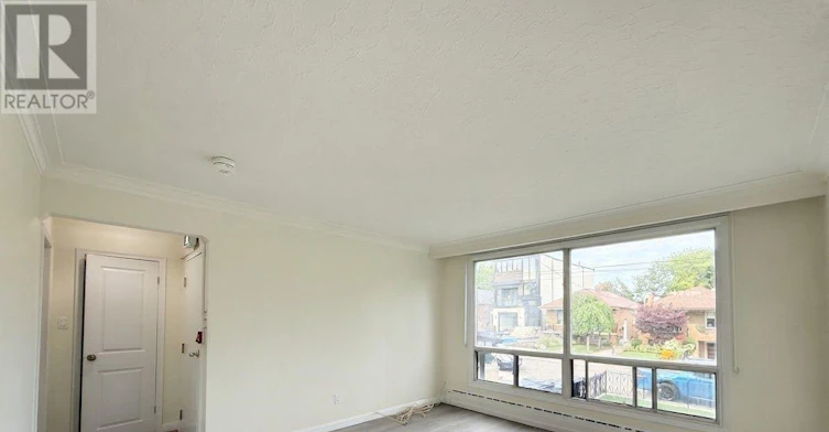MAIN-46 Montcalm Avenue, Toronto, ON, M6E 4N7 - 5