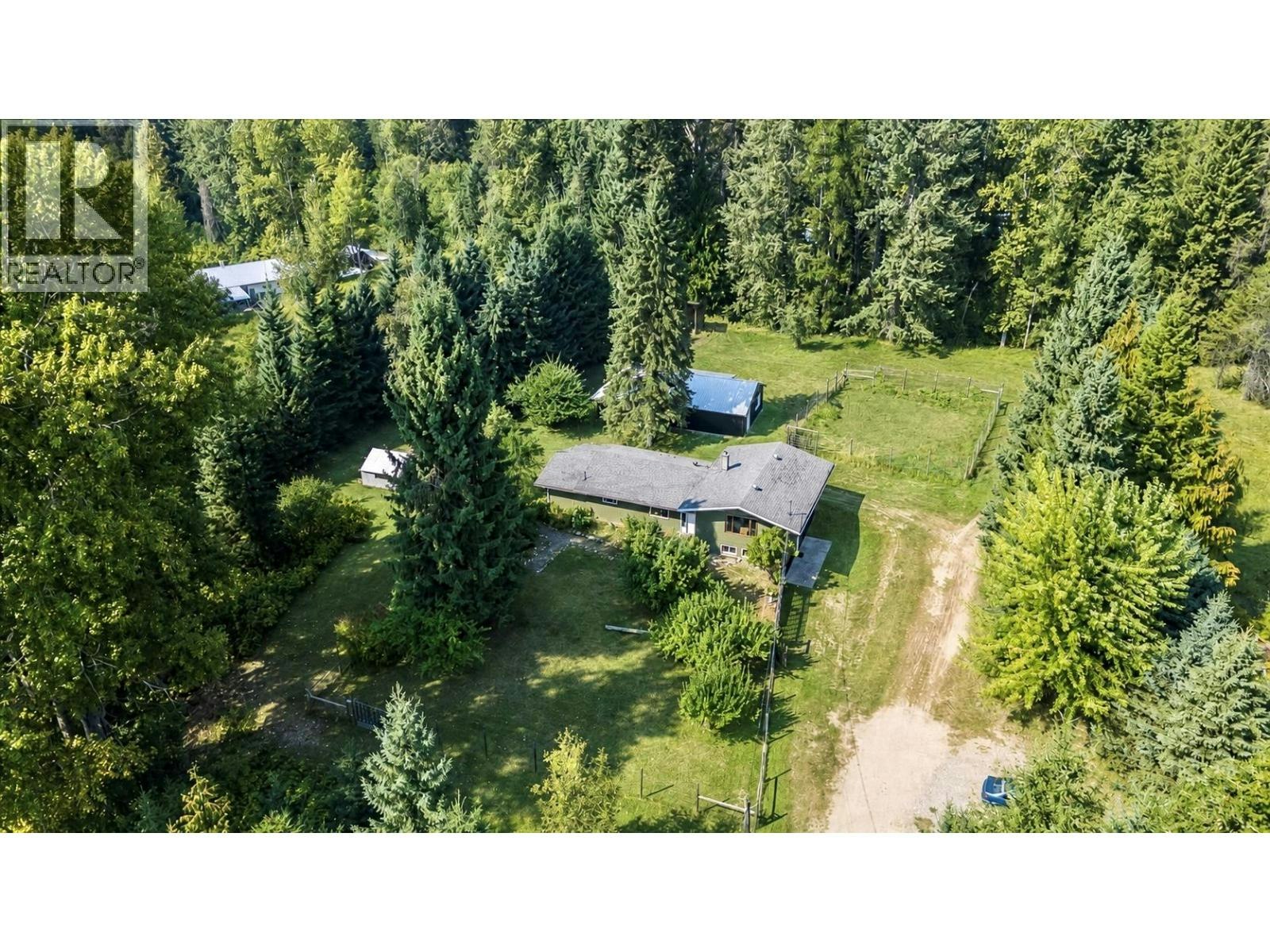 3710 Ladybird Road, Krestova, BC, V0G 1H2