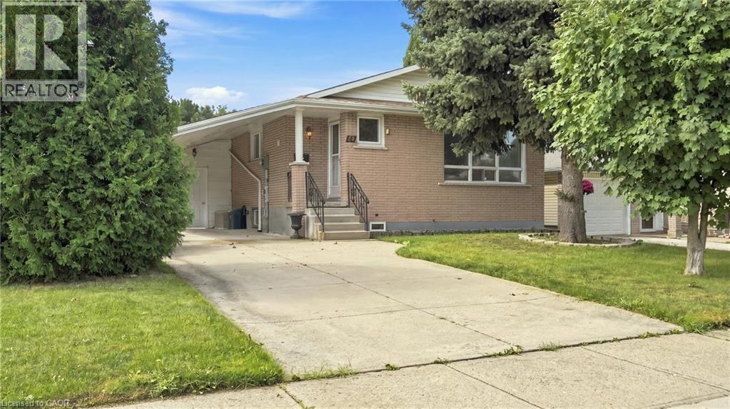 18 Glen Castle Drive, Hamilton, ON, L8G 2Z4