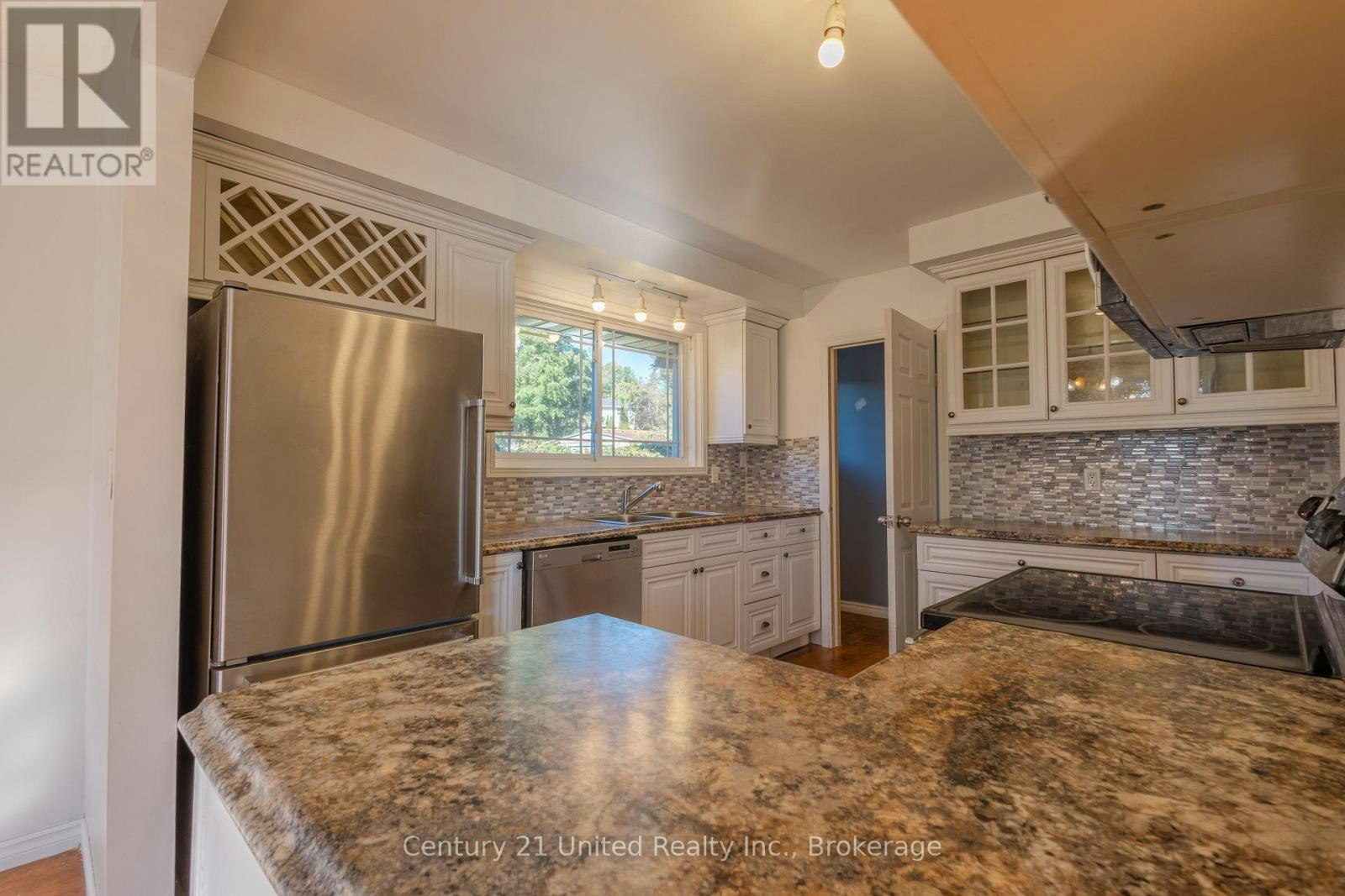 255 Woodward Avenue, Smith-Ennismore-Lakefield, ON, K9L 1K1 - 5