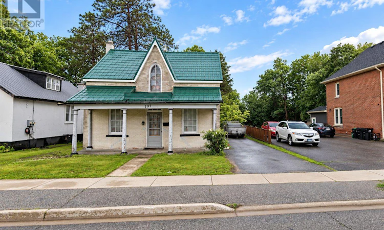 191 Dunlop Street W