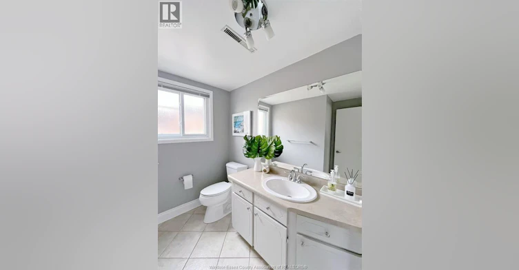 2979 St. Clair Avenue, Windsor, ON, N9E 4A1 - 16