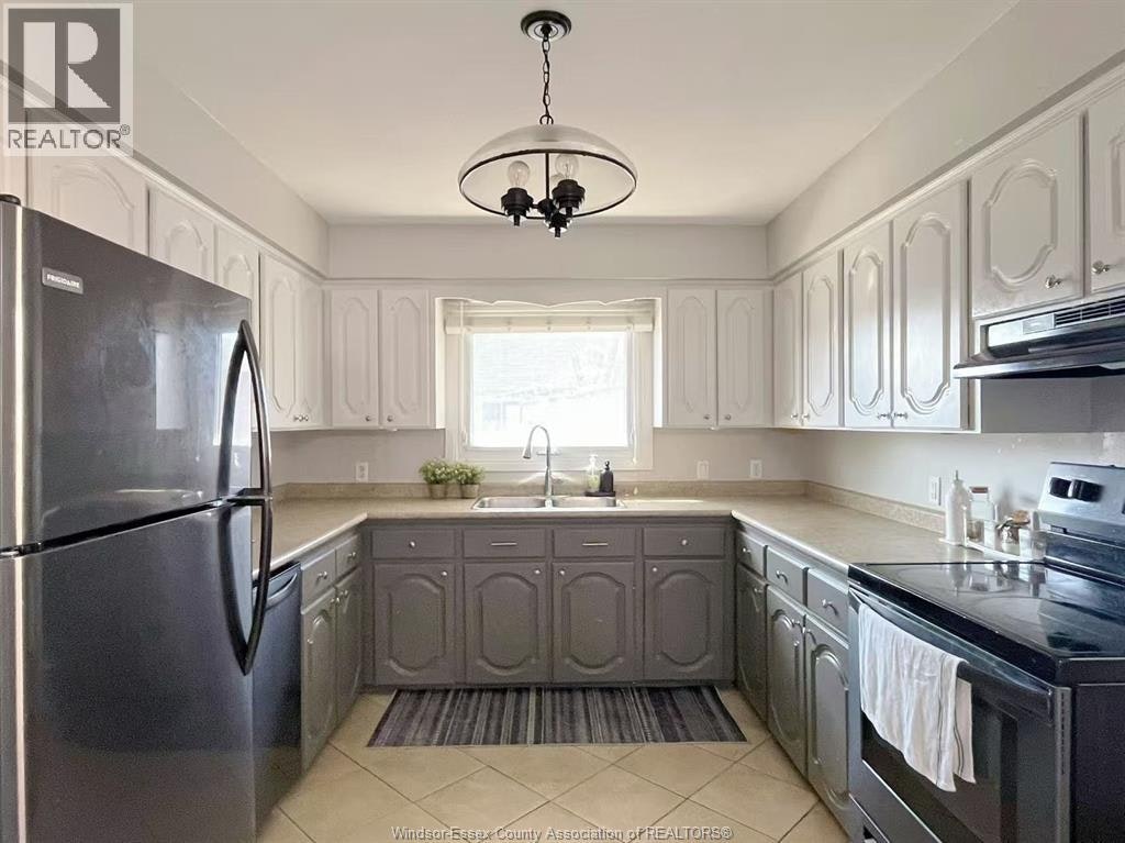 2979 St. Clair Avenue, Windsor, ON, N9E 4A1 - 8