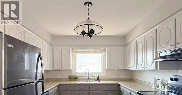 2979 St. Clair Avenue, Windsor, ON, N9E 4A1 - 8